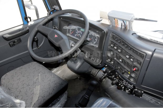 Приборная панель бортового автомобиля Камаз 43118-3078-46
