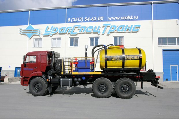 Установка насосная кислотная с цистерной УНЦ 125х32К-02Б на шасси Камаз 43118-42