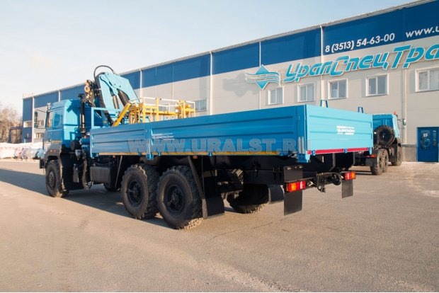 Бортовой контейнеровоз Урал 4320-82Е5 c КМУ ИМ-240