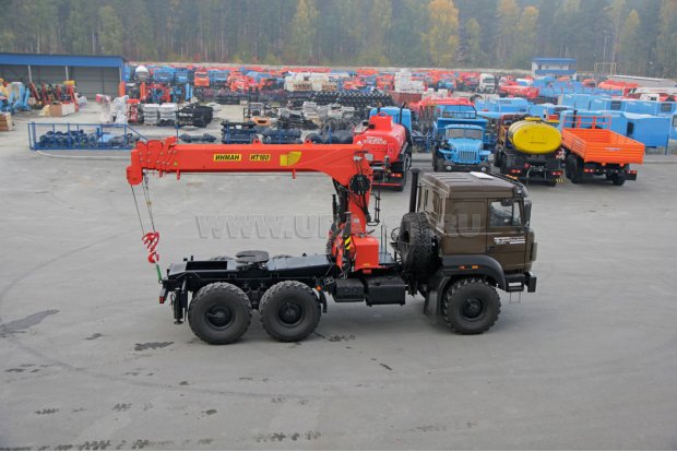Тягач Урал 44202-82М с краном-манипулятором ИТ-180