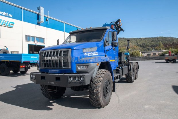 Седельный тягач с КМУ ИМ-240 УСТ 5453 Урал NEXT 4320-6951-72