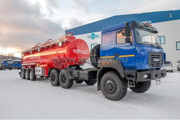 Автопоезд Седельный тягач Урал 44202-3511-82Е5 + ППЦ 29К-32-3
