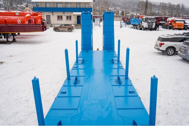 Грузовая платформа полуприцепа