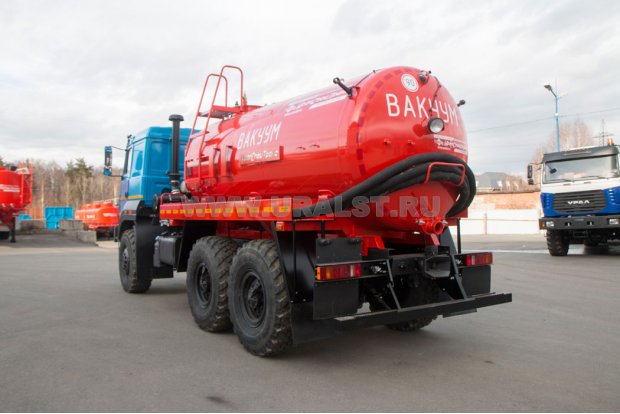 Автоцистерна вакуумная МВ-10 КО УСТ-5453 на шасси Урал 5557-80Е5