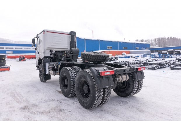 Седельный тягач BEIBEN 3343SA (6х6) КБ 3850 мм, шины 12.00R24, ССУ1540 мм (3.5”)