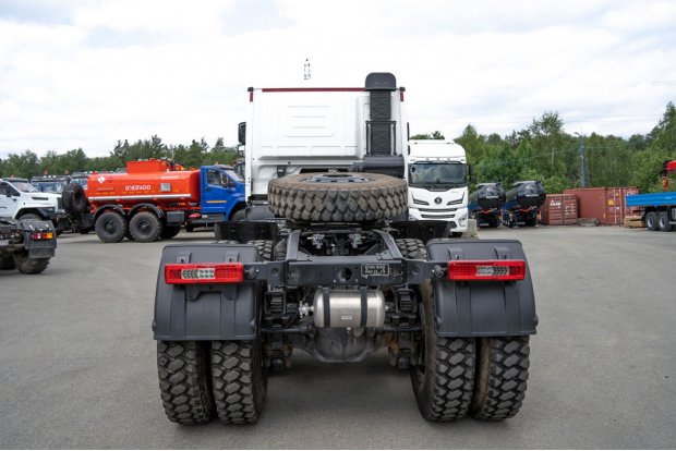 Седельный тягач BEIBEN 3343SA (6х6) КБ 3850 мм, шины 12.00R24, ССУ1540 мм (3.5”)