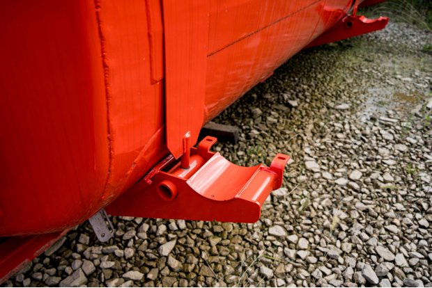 Крепление пенала напорно -всасывающего рукава