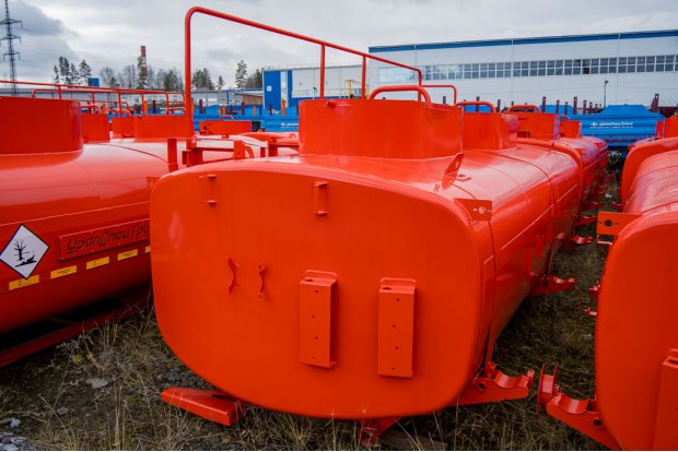 Цистерна с надрамником АТЗ 12-2Б