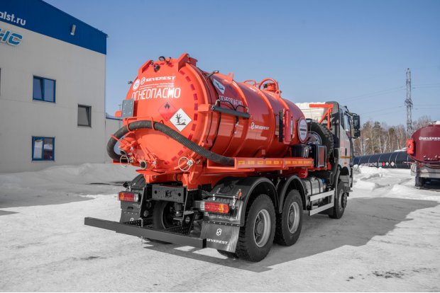 Автоцистерна вакуумная нефтепромысловая АКНС-10 НК ДОПОГ