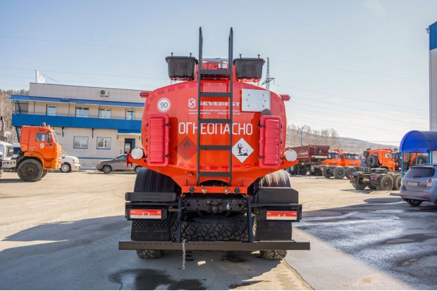 Автотопливозаправщик АТЗ-11Б