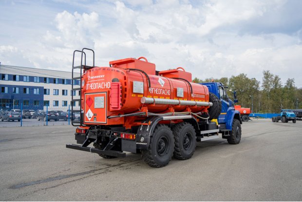 Автотопливозаправщик АТЗ-11-2