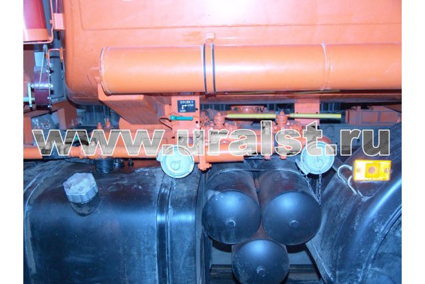 Автотопливозаправщик АТЗ-56152