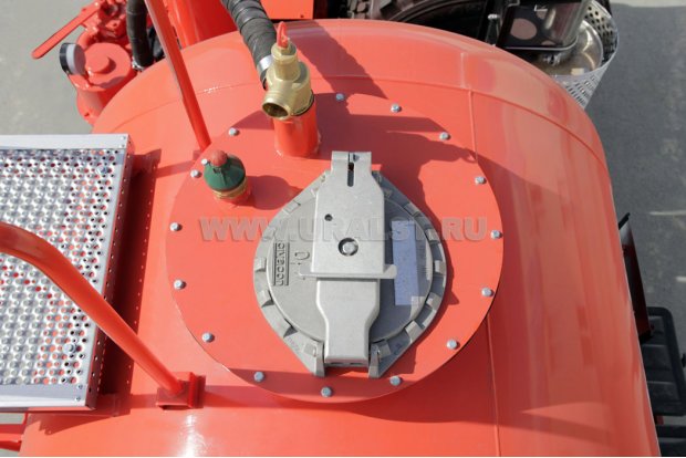 Заливная горловина цистерны. Люк CIVACON