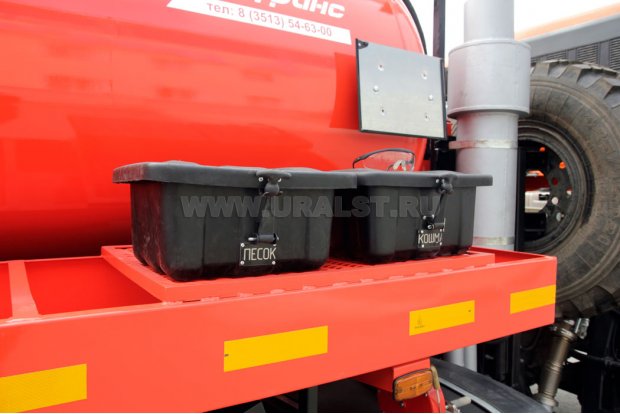 Автоцистерна вакуумная для нефтепродуктов АКН-6,5 ВК-3М УСТ 5453 Камаз 5350-66(D5), доработка под ДОПОГ