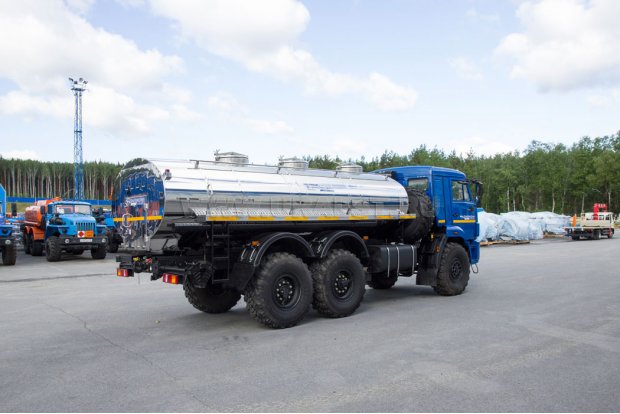 АЦПТ-9,5 нерж/нерж с насосом Камаз 43118