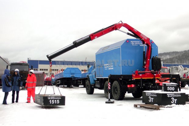 Маслостанция УСТ-5453 с КМУ Fassi F80 на шасси Урал 4320-60М