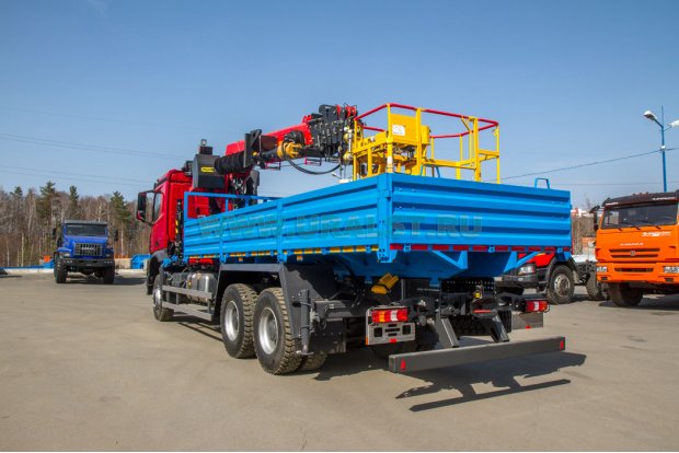 Бортовой автомобиль КМУ ИТ-200 Mercedes-Benz Arocs 5 3348A 