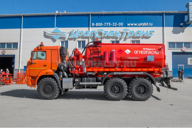 Автоцистерна вакуумная для нефтепродуктов АКН-10 ВК УСТ 5453 Камаз 43118-50 дополнительные трубы для сбора нефти, сп.м., доработка под ДОПОГ