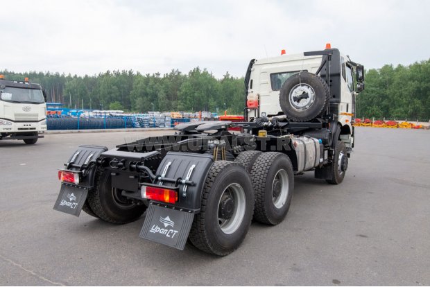  Седельный тягач УСТ 5453 FAW 3250 (6х6), КБ 3675