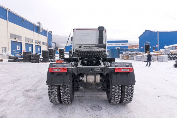 Седельный тягач BEIBEN 3343SA (6х6) КБ 3850 мм, шины 12.00R24, ССУ1540 мм (3.5”)