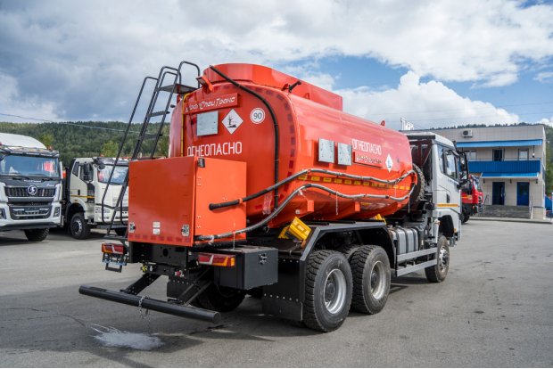 АТЗ-17-2 два отсека, УВТ-40, УСТ 5453, SHACMAN (ШАКМАН) SX32586V385 6х6, 315/80R22,5, КБ 3775мм. (двускатная ошиновка)