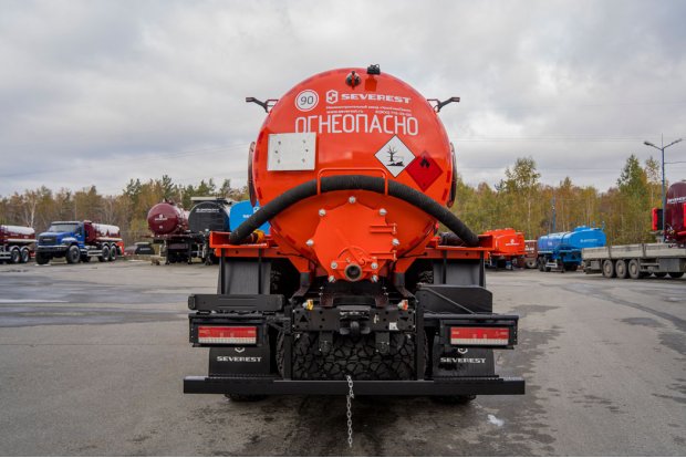 Автоцистерна вакуумная нефтепромысловая АКН-10 КО