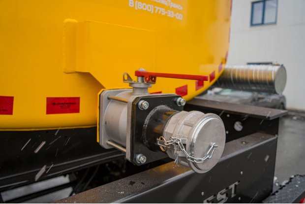 Сливной узел цистерны