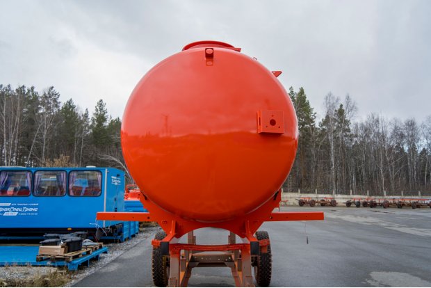 Цистерна с надрамником АКН (МВ) 10