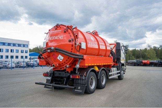 Автоцистерна нефтепромысловая АКН-15-ОД