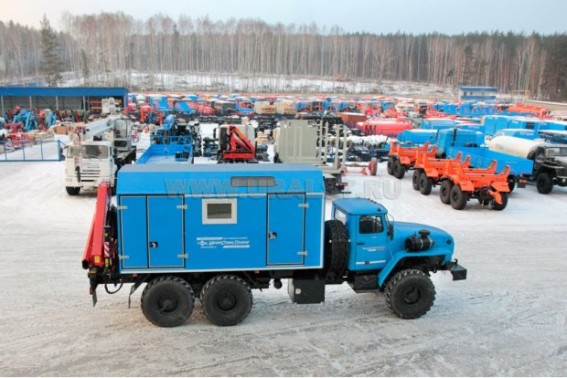 Маслостанция с КМУ Fassi УСТ 5453 Урал 4320-1951-60