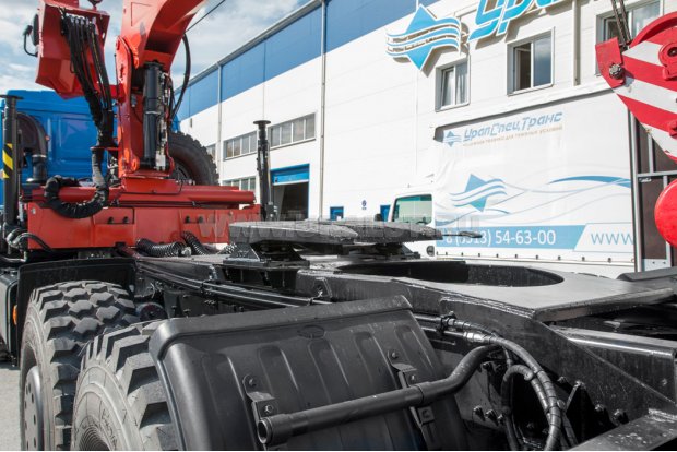 Седельный тягач с КМУ ИТ-180 (тросовый) УСТ 5453 Урал 63701К-1951