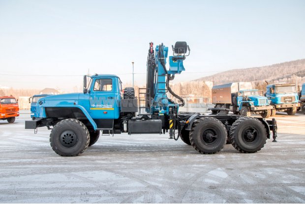 Седельный тягач с КМУ ИМ-240-04 УСТ 5453 Урал 4320-1951-60