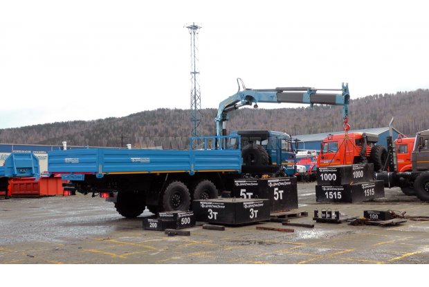 Автомобиль бортовой УСТ-5453 с КМУ ИМ-180 на шасси Камаз 43118-RF