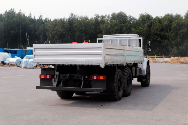 Автомобиль-контейнеровоз бортовой Урал NEXT 4320-6951-74