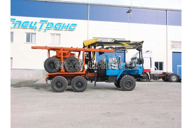 Лесовозный автопоезд Урал 5557-1151-60Е5 с манипулятором ОМТЛ 97-04+УСТ 94651С ТЕЛЕСКОП