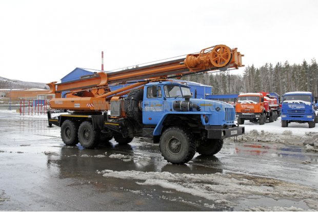 Бурильно-крановая машина БКМ-811М на шасси Урал 4320-60