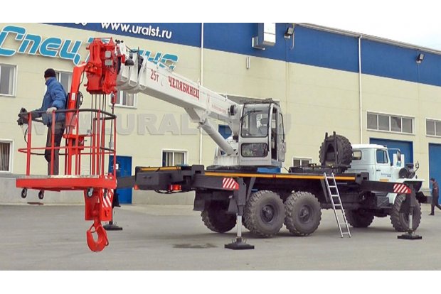 Автокран КС 55732-28-13 "Челябинец" Урал 4320 люлька