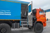 Вход в пассажирский отсек с откидной лестницей