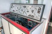 Ниша компрессора с распашными дверцами и откидной створкой сверху