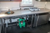 Раковина и плита газовая