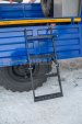 Лестница для подъема на бортовую платформу