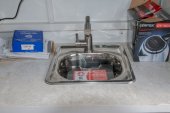 Раковина с подводом горячей воды