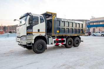 Оснащение автомобилей FAW 6x6 односкатной ошиновкой