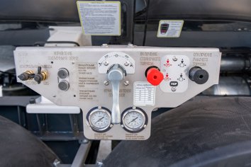 Панель управления подвеской и стояночным тормозом