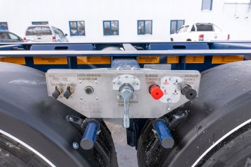 Управление тормозной системой и подъемными осями