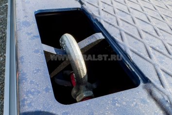 Проушины с петлями для увязки груза