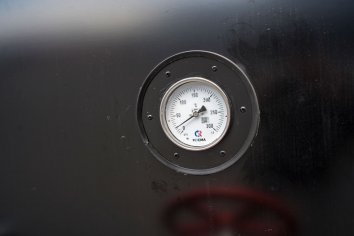 Термометр в зоне штурвала донного клапана