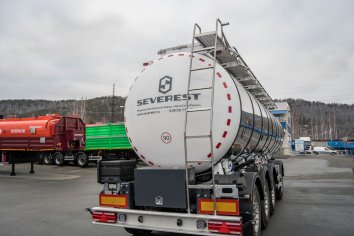 Лестница для подъема на площадку обслуживания