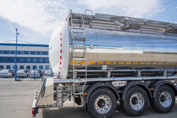 Лестница для подъема на площадку обслуживания цистер