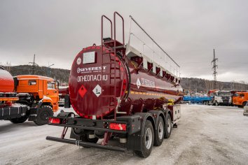 Лестница для подъема на площадку обслуживания цистерны